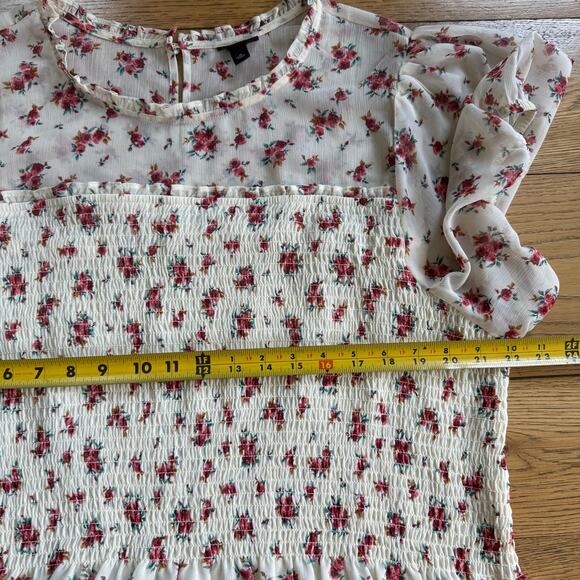 Torrid Smocked Babydoll Blouse SZ 4 (26) Tiered Ruffles Floral Coquette Feminine - Picture 7 of 10